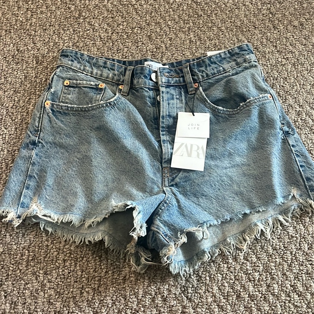 NWT Zara, jean shorts size 8